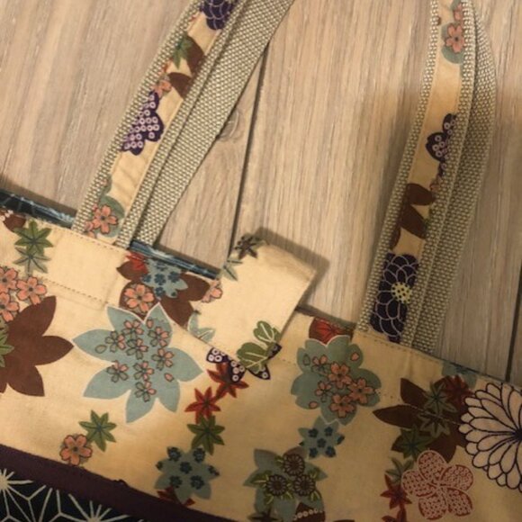 Japanese Style Floral Pattern Tote Bag - Picture 5 of 10